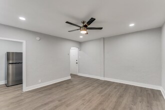 Building Photo - 49 E Cliveden St
