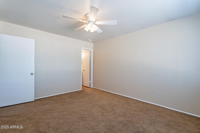 Building Photo - 2808 S Terrace Rd