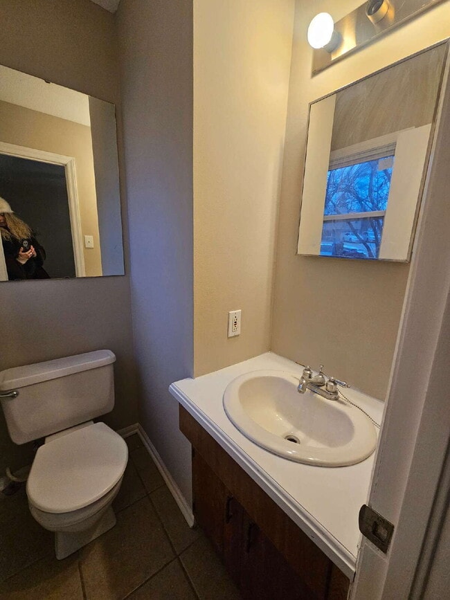 Building Photo - 4 BEDROOM RANCH with BIG YARD