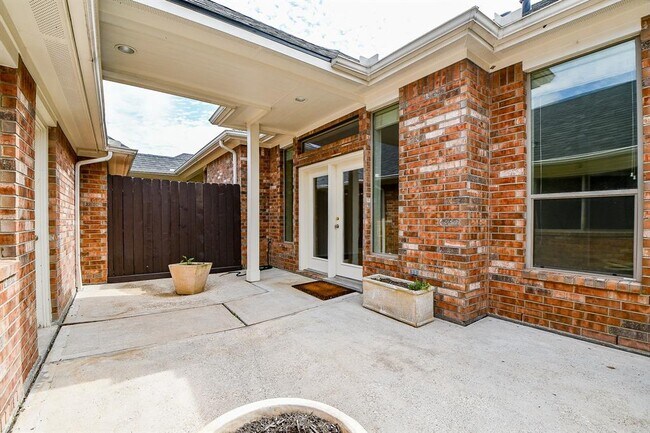 Building Photo - 3306 Silverbrook Ln