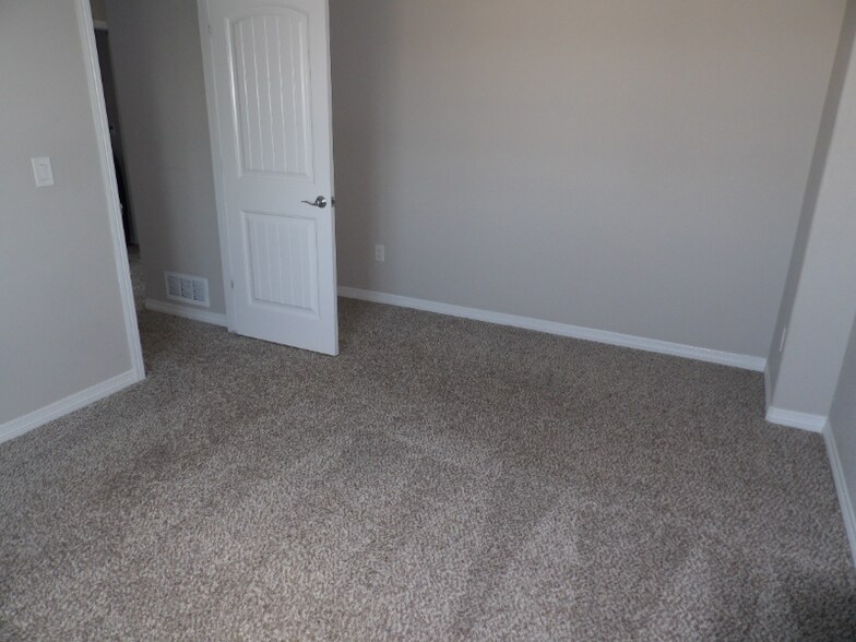 Building Photo - 10032 Castor Dr