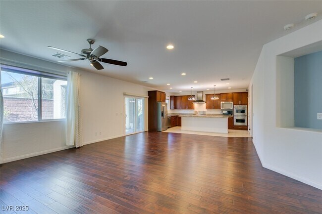 Building Photo - 10465 Saddle Mountain St