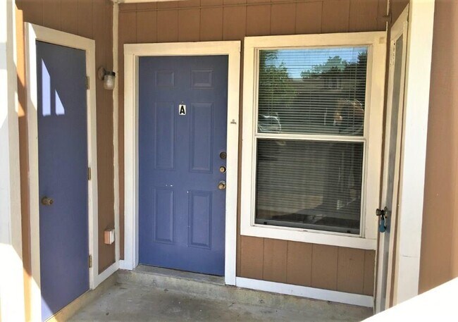 Primary Photo - 403 Hedgewood Dr
