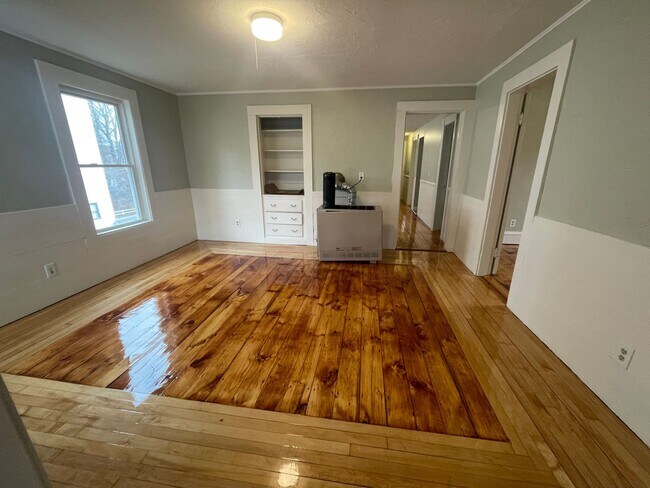 Building Photo - 83 Coombs St