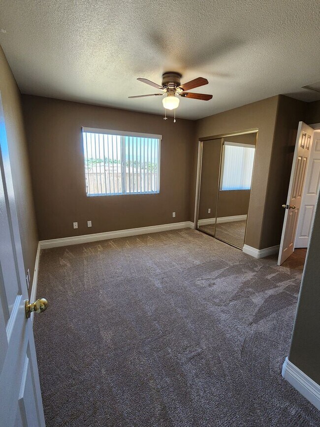 Building Photo - Copper Hills 4 Bedroom home with 3 car garage.
