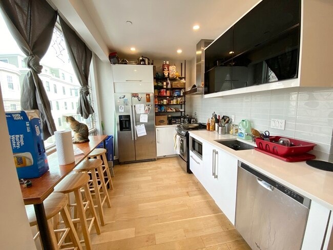 Building Photo - 40 Washburn St