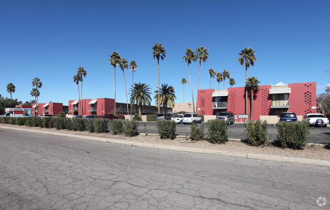 Primary Photo - Royal Palms Apartments