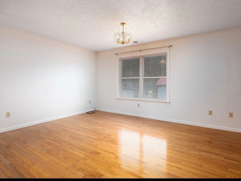 Building Photo - 6 Lincoln Heights