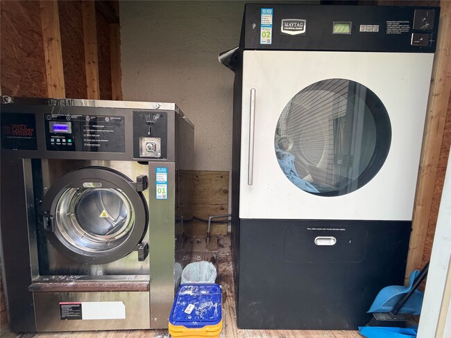 Building Photo - 402 Hyde Park Blvd