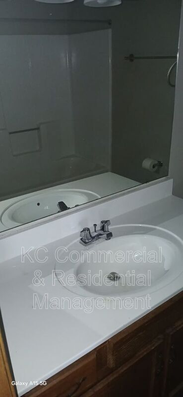 Building Photo - 211 W Main St