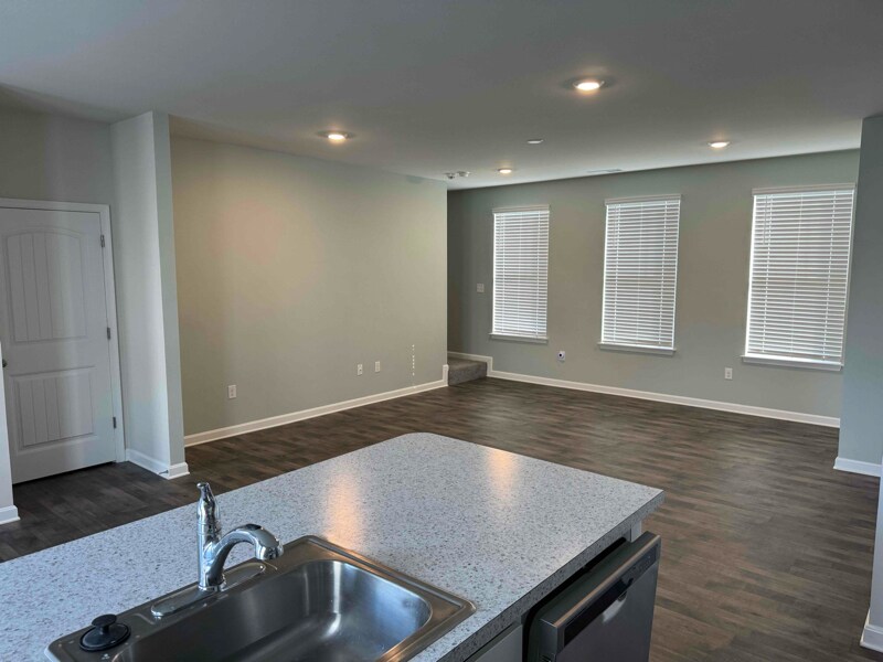 Building Photo - 81 Pepperwood Dr