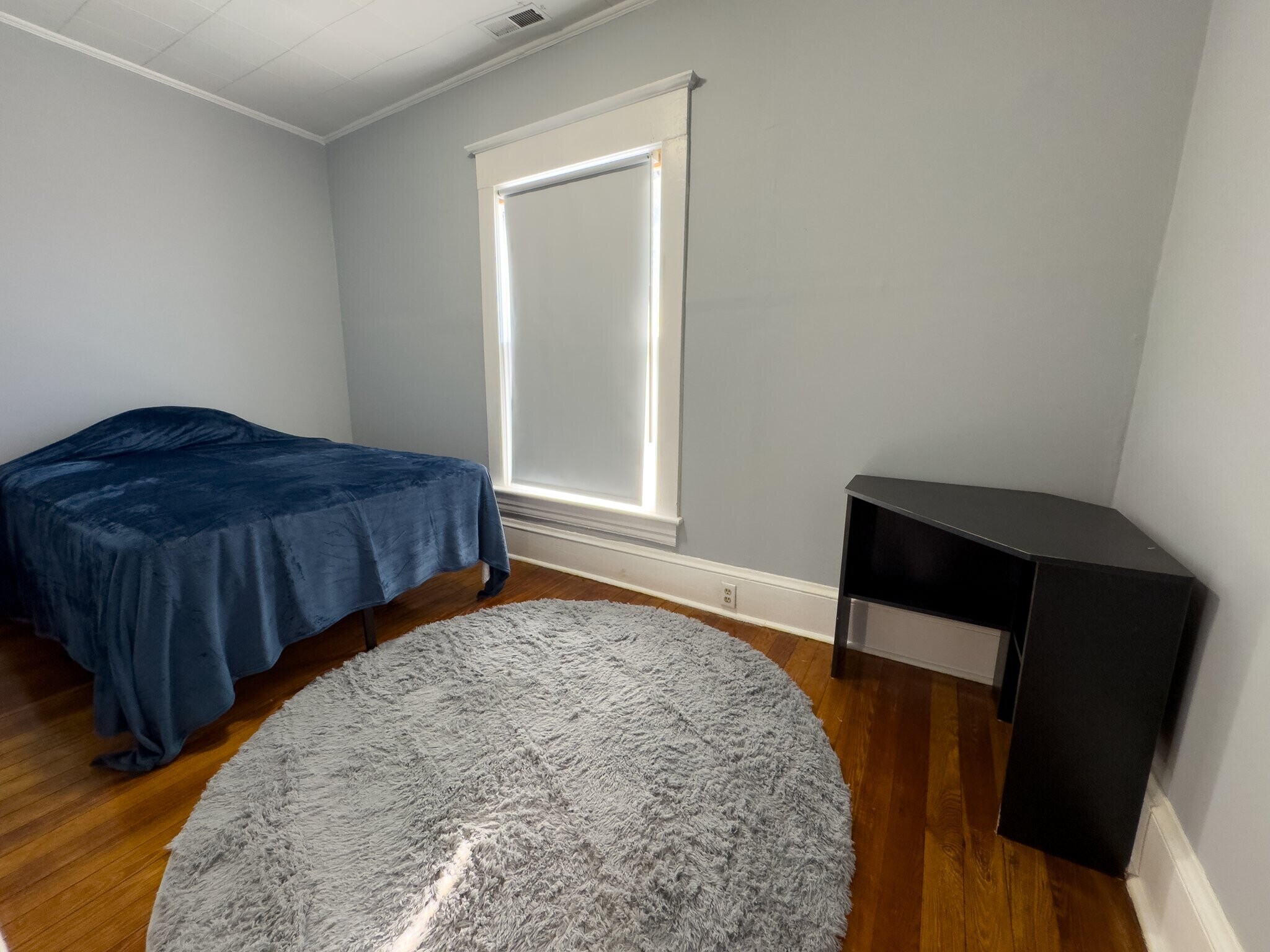 Building Photo - 1411 Clarke Ave SW