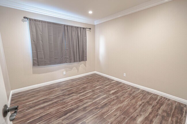 Building Photo - Amazing 6 Bedroom Home for Rent in Canyon Country!
