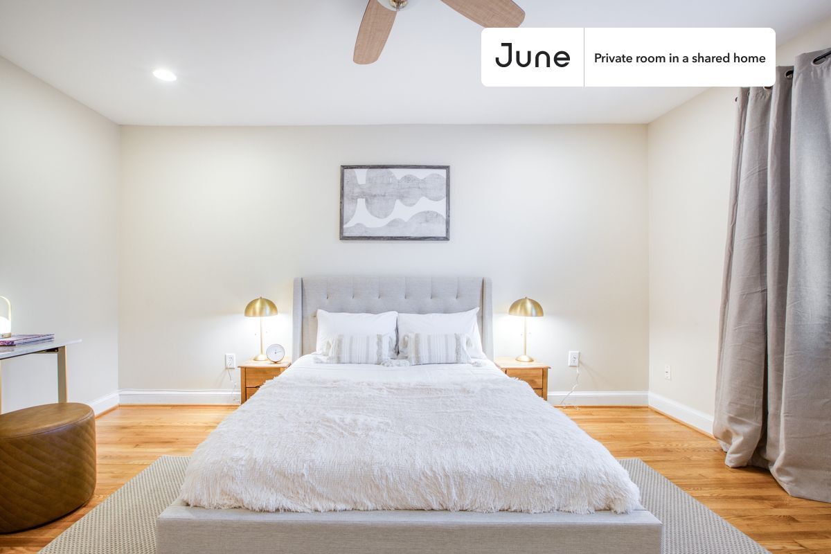 Building Photo - Room in Shared 3 bed/2 bath home