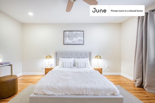 Building Photo - 1843 Burke St SE