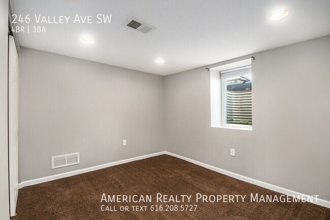 Building Photo - 246 Valley Ave SW