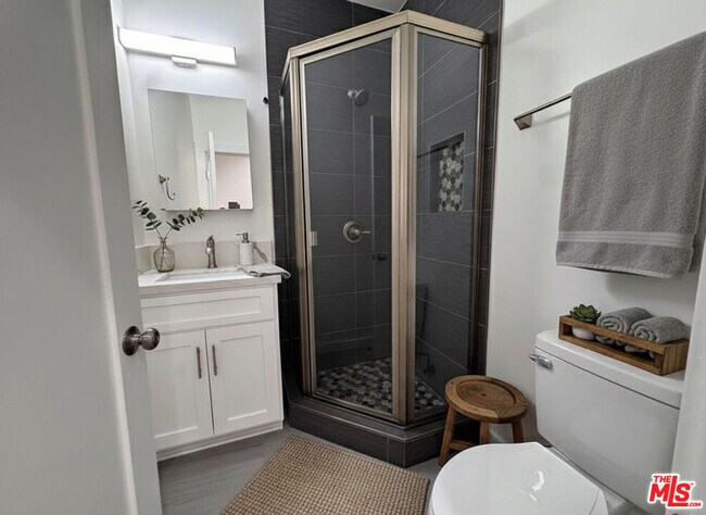 Building Photo - 1289 W 22nd St