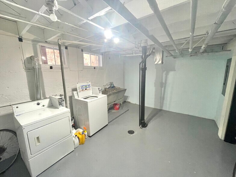 Building Photo - 3734 Grand Ave S