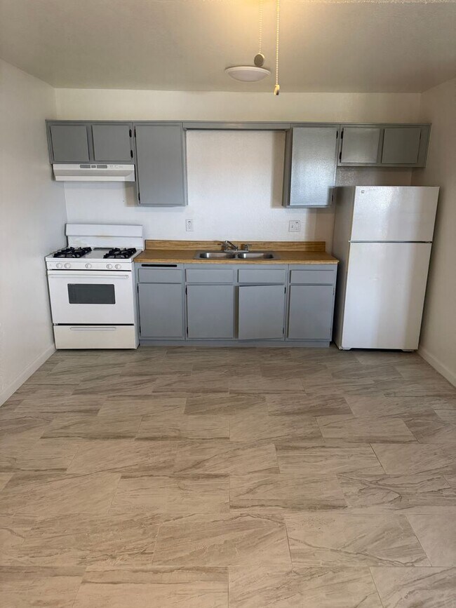 Building Photo - Agua Caliente Apartments