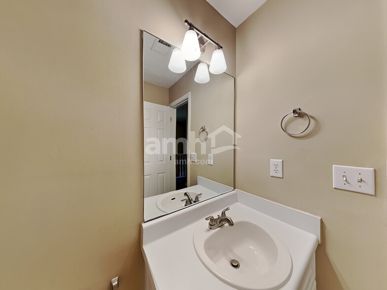 Building Photo - 2912 Canopy Cir