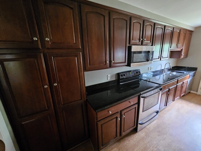 Kitchen - 202 Magnolia Dr