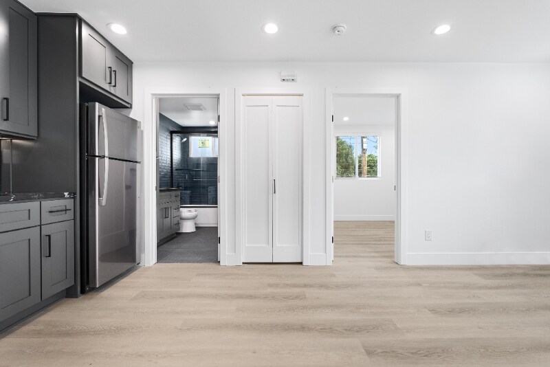 Building Photo - 232 N Hollywood Way