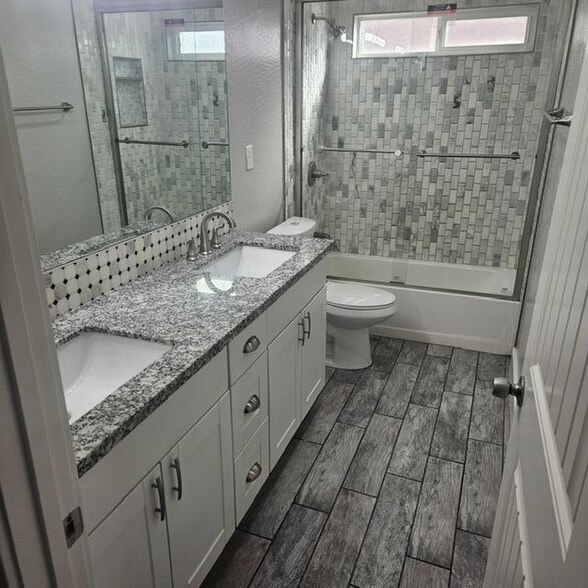 Building Photo - 7132 W Almeria Rd