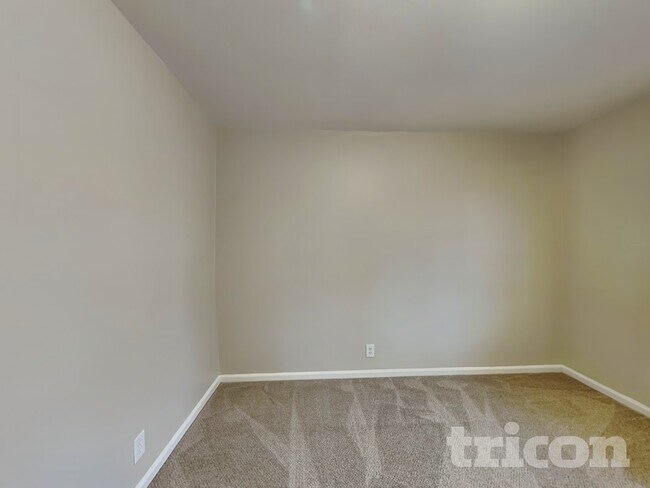 Building Photo - 4930 Sugar Creek Dr