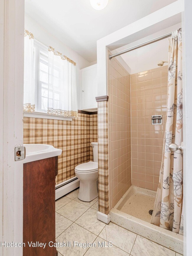 Building Photo - 11 Julia Ave