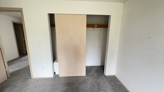 Building Photo - 15325-15327 Berry Valley Rd SE