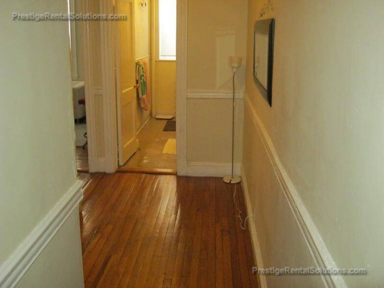 Building Photo - 368 Riverway