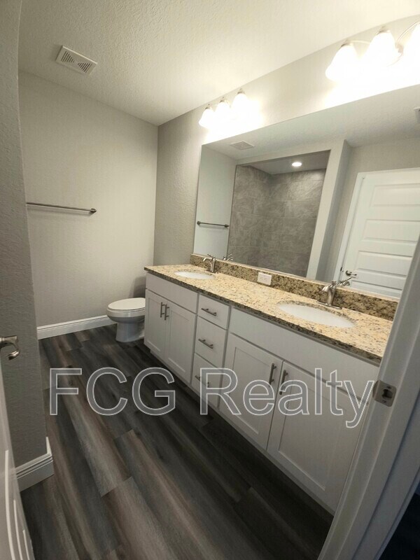 Building Photo - 7 Hemlock Radial Ln
