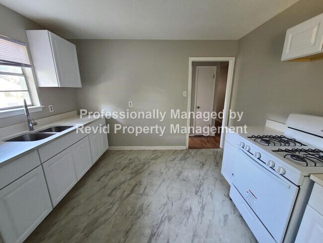 Building Photo - 4989 Wilburn Ave