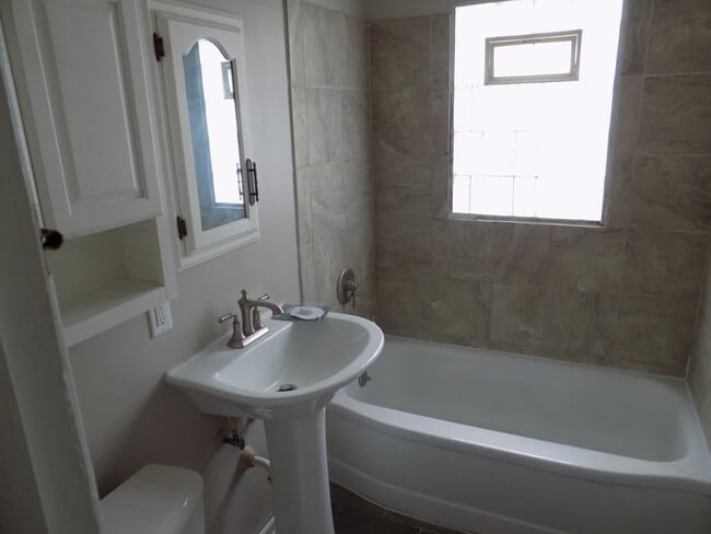 Building Photo - 4208 L St