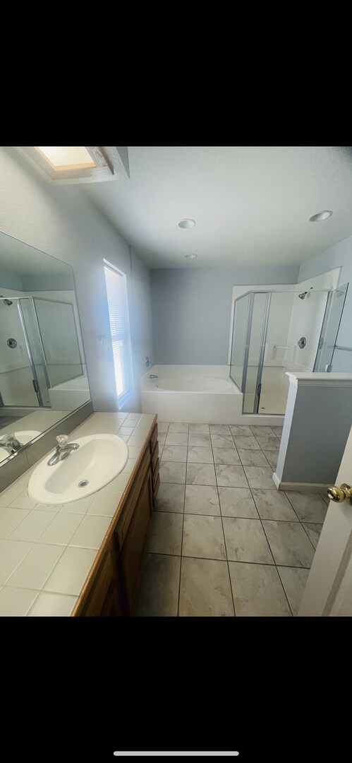 Building Photo - Beautiful Home Coming Soon!