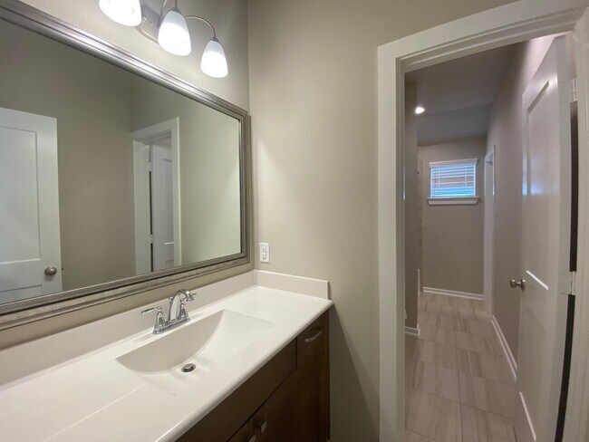 Building Photo - 2122 Ironwood Pass Dr