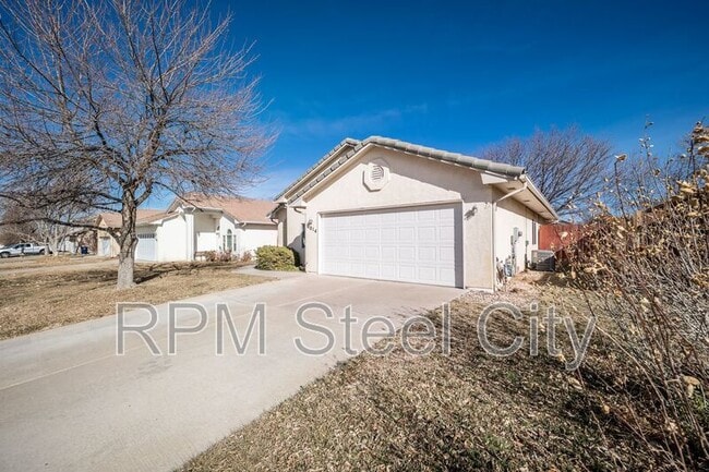 Building Photo - 1014 Pinecrest Dr