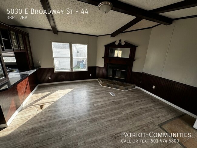 Building Photo - 5030 E Broadway St