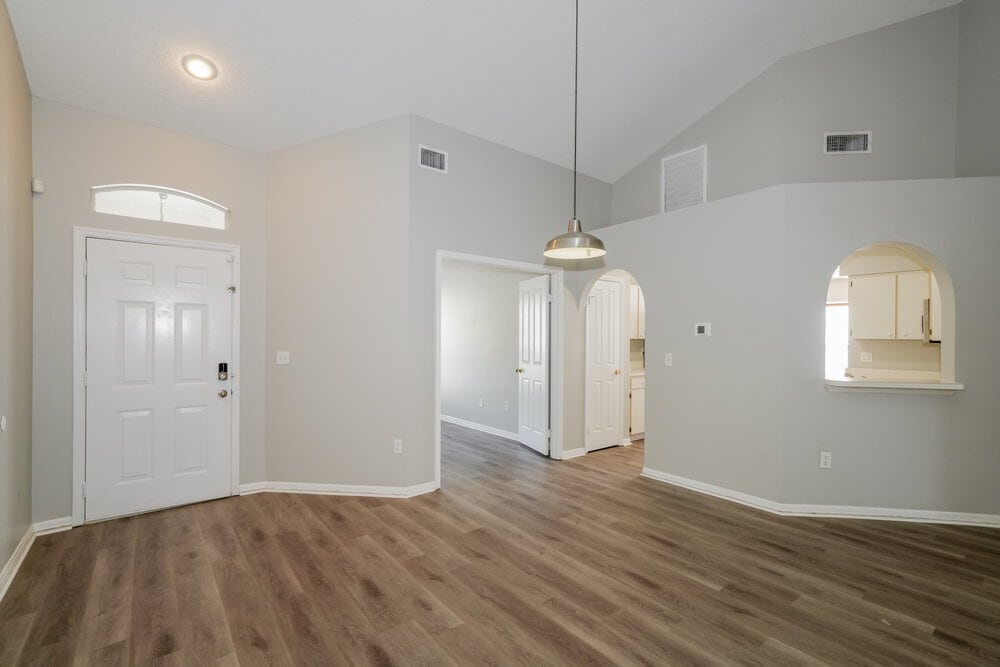 Building Photo - 28434 Meadowrush Way