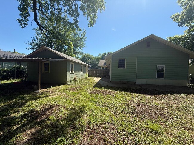 Building Photo - Spacious 3 Bedroom, 2 Bath Home in Springfield, MO!