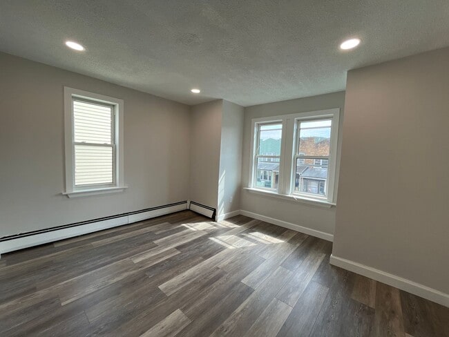 Building Photo - Freshly updated 3-bedroom, 1-bath twin hom...