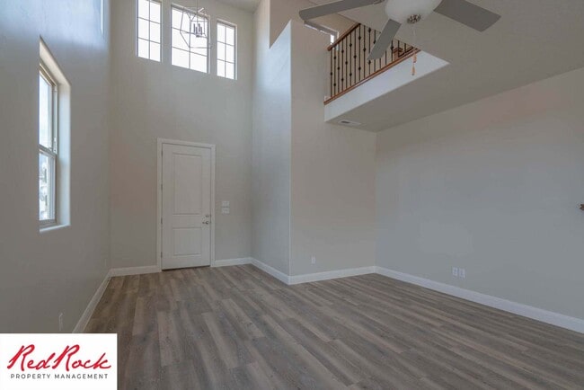 Building Photo - Beautiful Townhome in Hurricane Heights!
