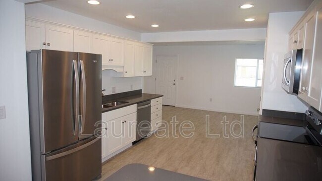 Building Photo - 1800 S Cook St