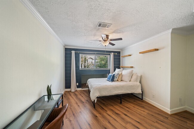 Building Photo - 3203 Poe Dr