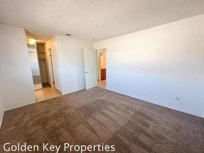 Building Photo - Move-in ready 2-Bedroom / 2-Bathroom apart...