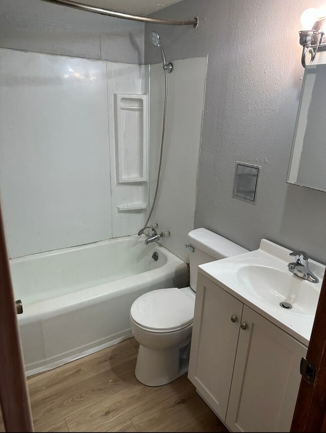 Building Photo - 308 Birdland Dr