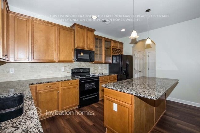 Building Photo - 1420 Bottle Brush Ln