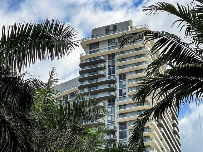 Building Photo - 121 NE 34th St