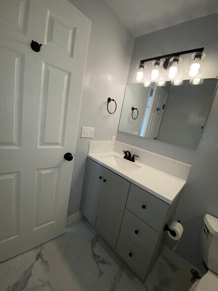 Building Photo - 1101 Hughes St