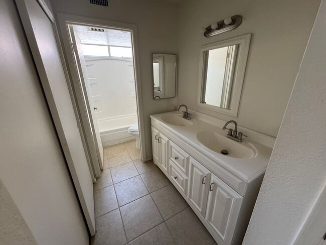 Building Photo - 5118 W Mercury Way